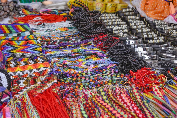 Foto uma variedade de pulseiras são exibidas em uma mesa