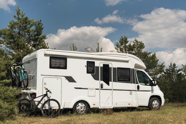 Uma viagem de férias em um motorhome um descanso em uma van