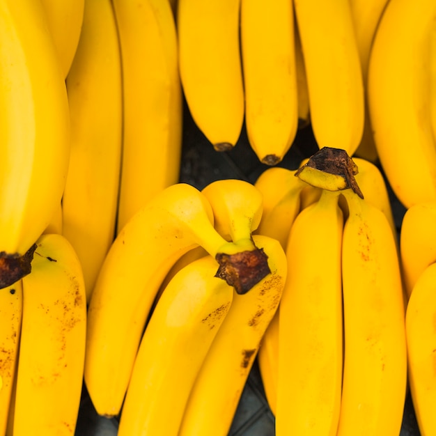 Foto uma visão aérea de bananas amarelas