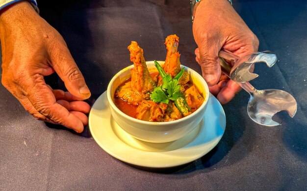 Foto uma visão de perto da comida tradicional asiática no nepal