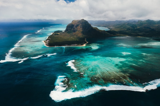 Uma vista aérea de le morne brabant, um patrimônio mundial da unesco