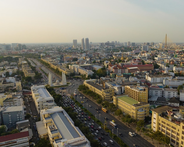 Uma vista aérea do Monumento à Democracia na Avenida Ratchadamnoen A atração turística mais famosa de Bangkok Tailândia