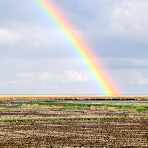 Foto uma vista arco-íris da paisagem no campo formação do