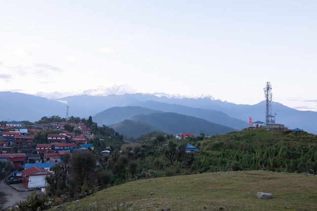 Uma vista das montanhas da colina