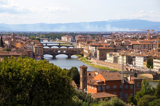 Uma vista de Florença e do Rio Arno a partir da Praça Michelangelo