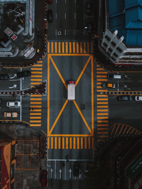 Foto uma vista de uma cidade a partir do topo de um edifício.