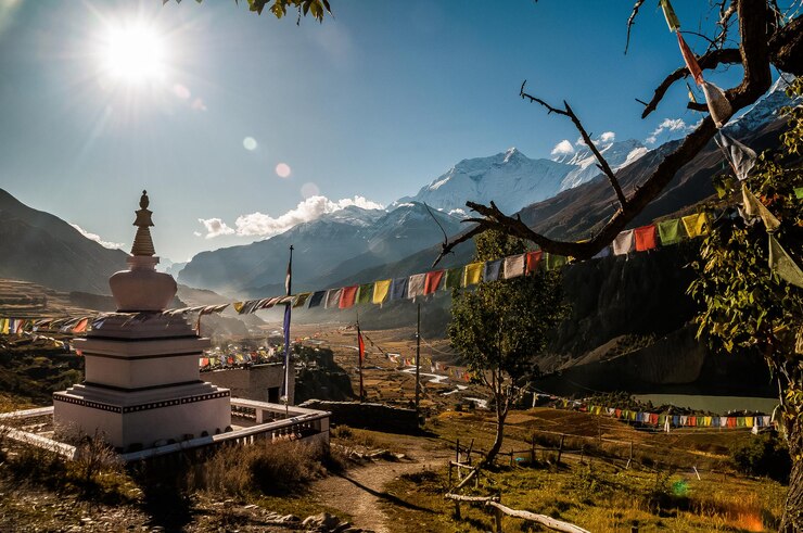 Foto uma vista deslumbrante do gangapurna a partir do circuito de annapurna, no nepal