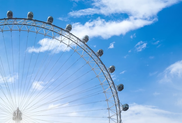 Uma vista do magnífico London Eye em Londres