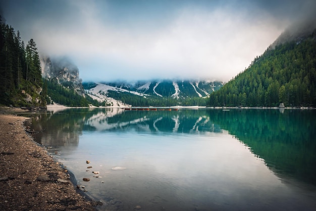 Uma vista fantástica sobre o lago braies