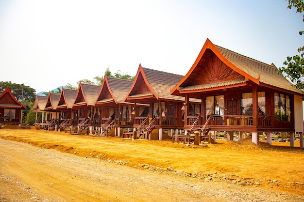 Uma vista panorâmica da cidade de Vang Vieng localiza-se no Laos