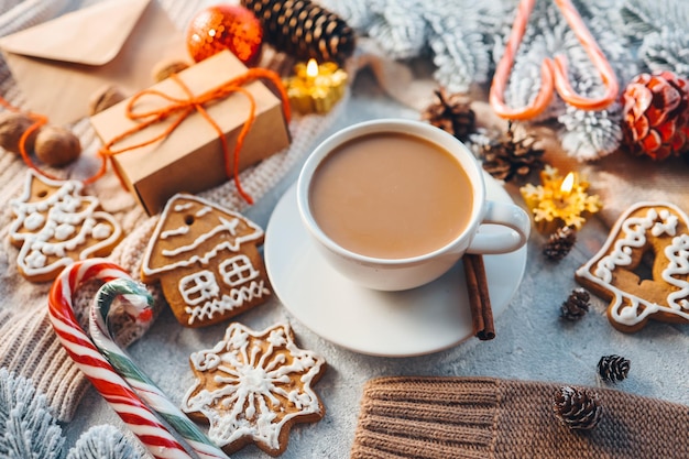 Uma xícara de café em clima de Natal