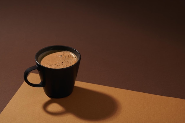 Uma xícara de café na mesa Copie o espaço do seu textoxD