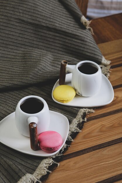 Uma xícara de café na mesa