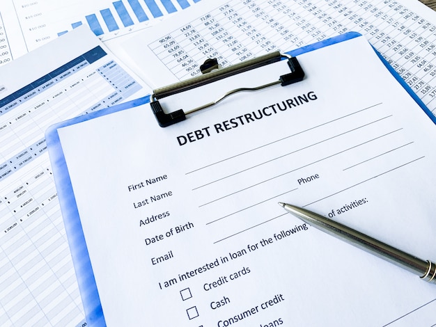 Umschuldungsdokument mit Diagramm auf Tabelle.