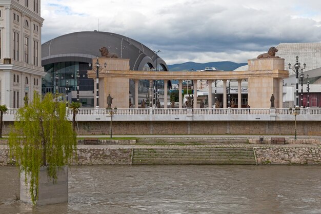 Unabhängige Mazedonien-Kolonnade in Skopje