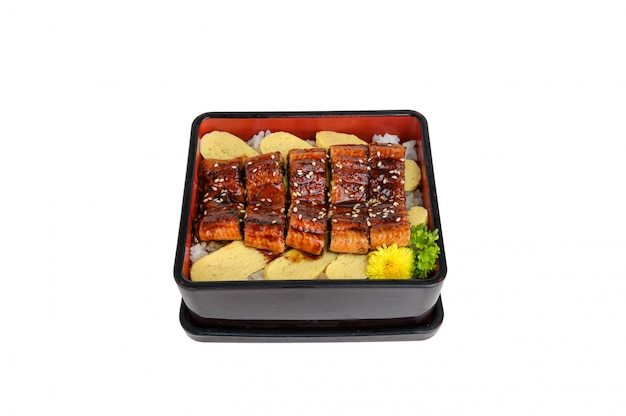 Unagi don ou japonês ell grelhado com molho kabayaki e tamago no bento