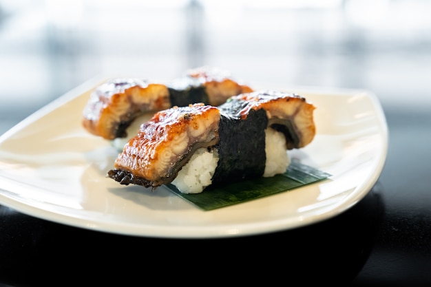 Unagi enguia sushi