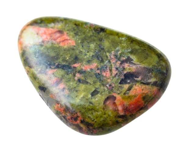 Unakite piedra preciosa aislada en blanco