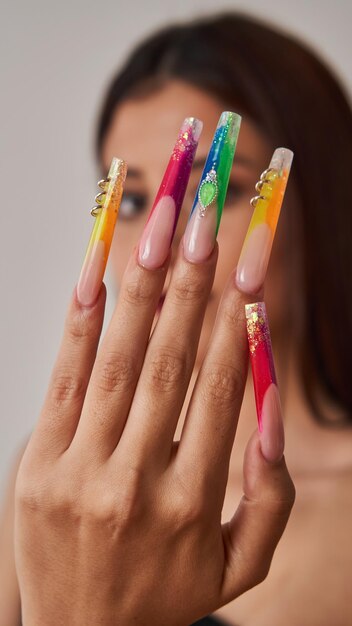 Uñas de gel esculpidas muchos colores