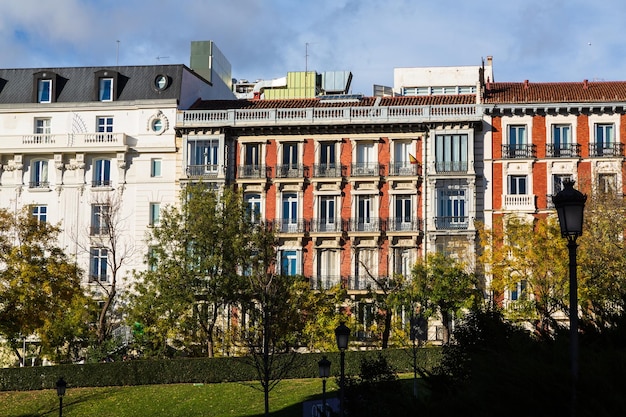 und Straßenfassaden von Madrid, Spanien