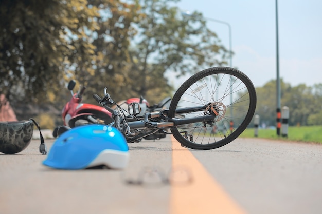 Unfall Motorradunfall mit Fahrrad auf der Straße