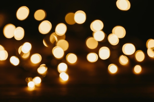 Unfokussiertes Bild der Lichter in der Nacht
