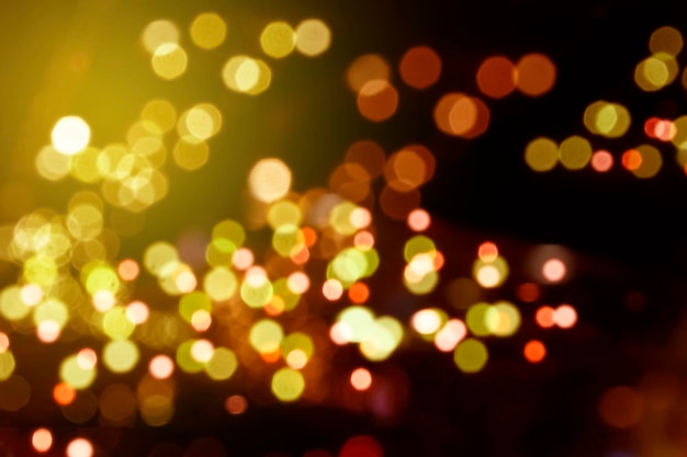 Unfokussiertes Bild von beleuchteten Lichtern in der Nacht