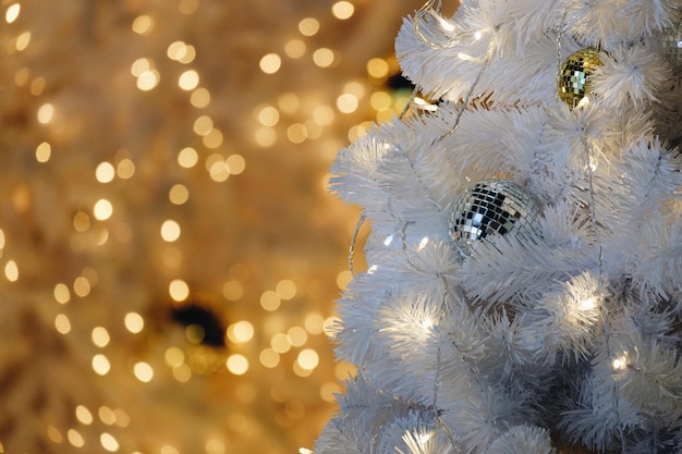 Unfokussiertes Bild von Weihnachtslichtern