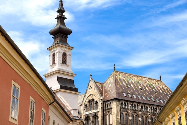 Ungarn alte Straßen in der historischen Stadt in der Nähe der Burg von Budapest und der Fischerbastei auf dem Burgberg