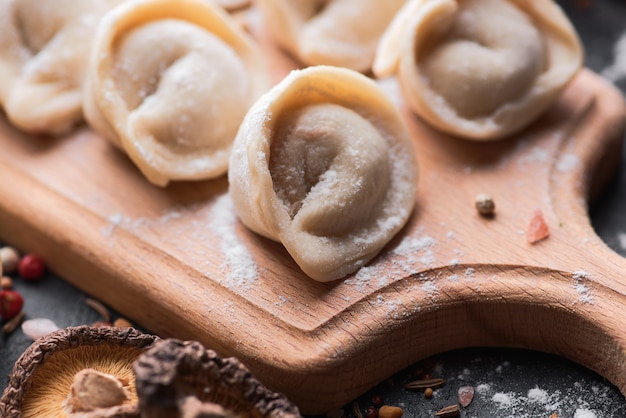 Ungekochte Fleischknödel