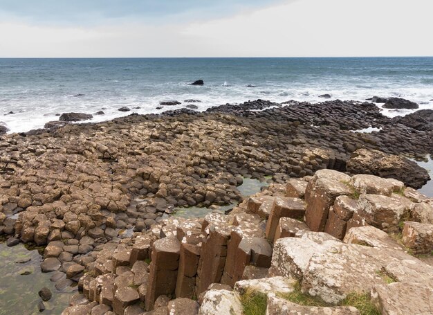 Ungewöhnliche Geologie am Giants Causeway Ireland