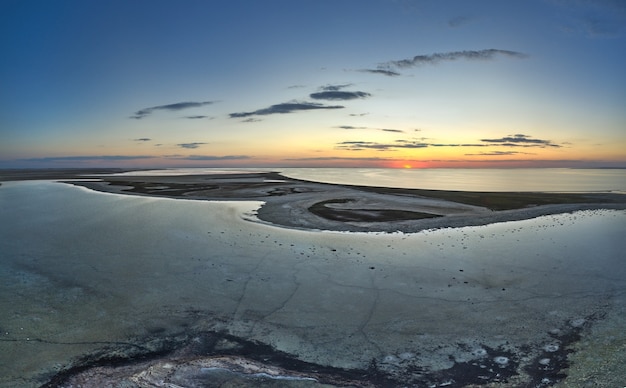 Ungewöhnliche Inseln an einem wunderschönen See