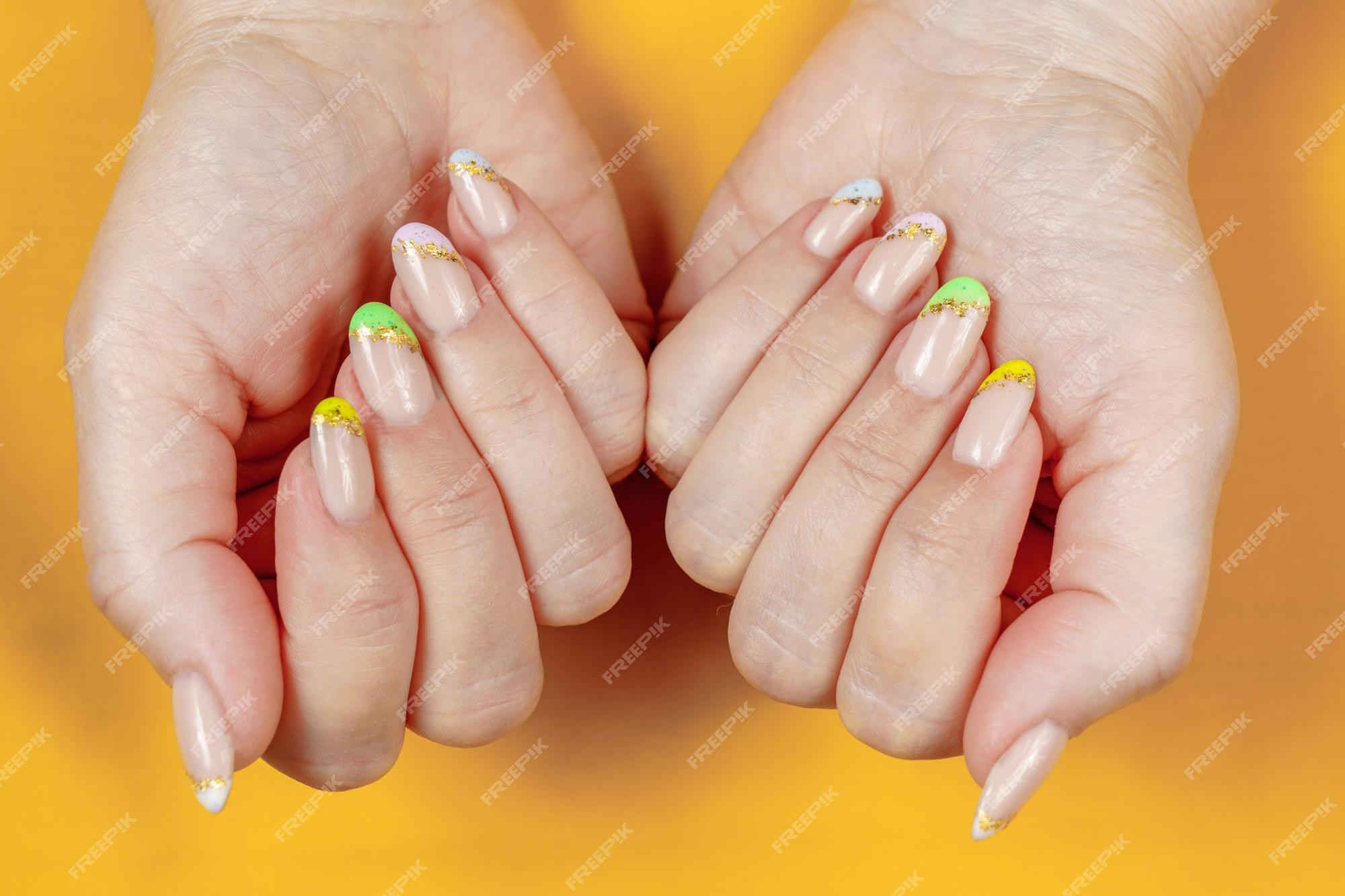 Unhas verde e amarelo