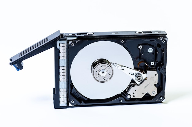 Unidad de disco duro HDD de diferente tamaño aislado en blanco