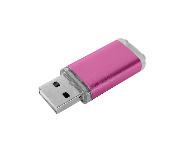 Una unidad flash USB sobre un fondo blanco