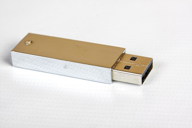 Unidade flash USB prata em branco