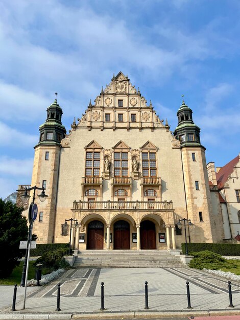 La Universidad Adam Mickiewicz es una universidad de investigación en Poznan, Polonia.