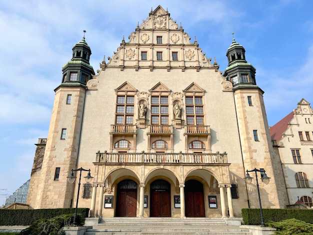 La Universidad Adam Mickiewicz es una universidad de investigación en Poznan, Polonia.