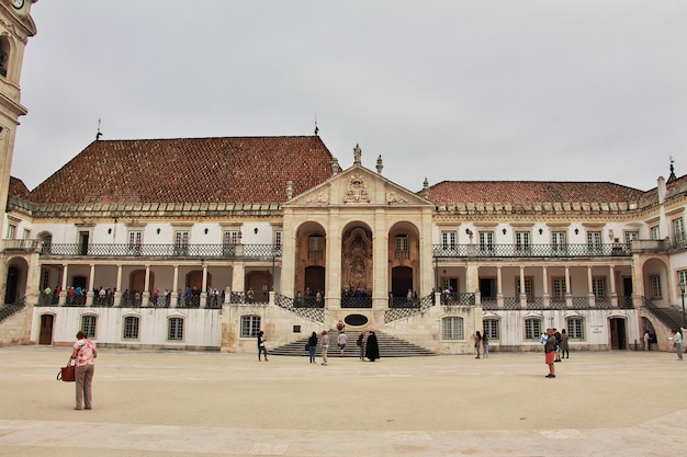 La universidad en la ciudad de Coimbra, Portugal