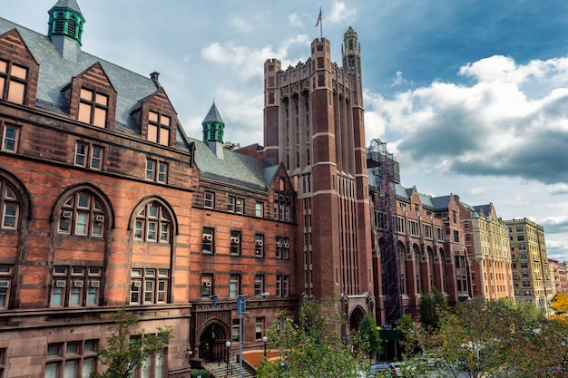 Universidade histórica alta, edifício em Nova York, EUA