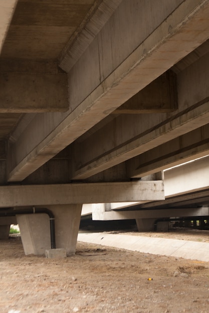 Unter der Brücke.