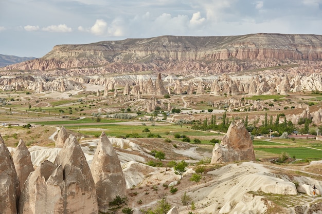 Untergrundstadt Kappadokiens innerhalb der Felsen, die alte Stadt der Steinsäulen. Fabelhafte Landschaften der Berge von Kappadokien-Göreme, Türkei