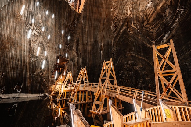 Unterirdischer Freizeitpark im großen Salzbergwerk Salina Turda Turda in Rumänien Siebenbürgen Beliebtes Touristenziel