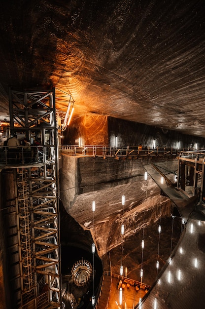 Unterirdischer Freizeitpark im großen Salzbergwerk Salina Turda Turda in Rumänien Siebenbürgen Beliebtes Touristenziel