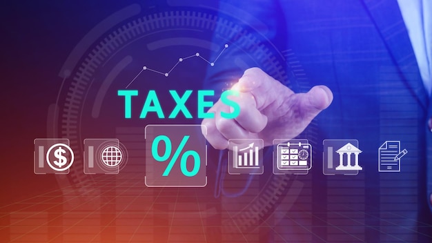 Unternehmen, die Computer verwenden, um das individuelle Einkommensteuererklärungsformular online für die Steuerzahlung auszufüllen