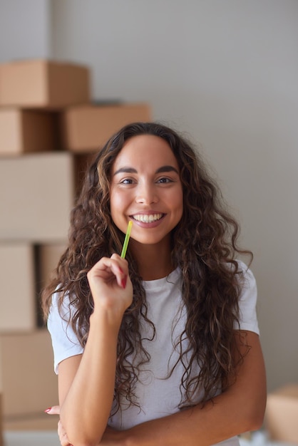 Unternehmerischer Erfolg der Geschäftsfrau Vertrieb Online-Paketzustellung