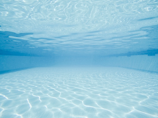 Unterwasser-Blick auf Pool