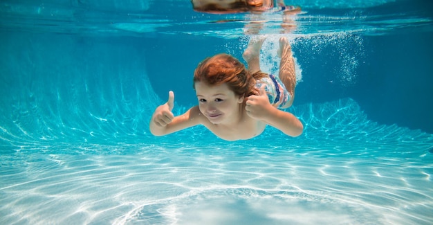 Unterwasser-Kind schwimmen im Wasser-Swimmingpool-Sommeraktivität und gesunder Kinder-Lifestyle-Sommerurlaub ...