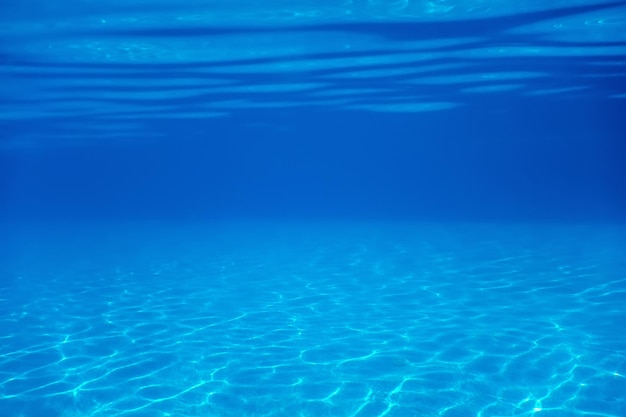 Unterwasser-leerer Swimmingpool-Hintergrund, Wellen-Wasser