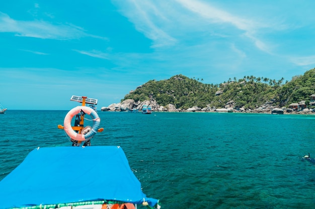 Unterwegs mit einem Longtail-Boot in der Bucht von Koh Tao